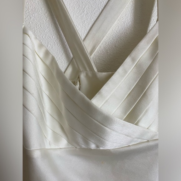 Calvin Klein Elegant Cream Sleeveless Dress - Picture 3 of 11